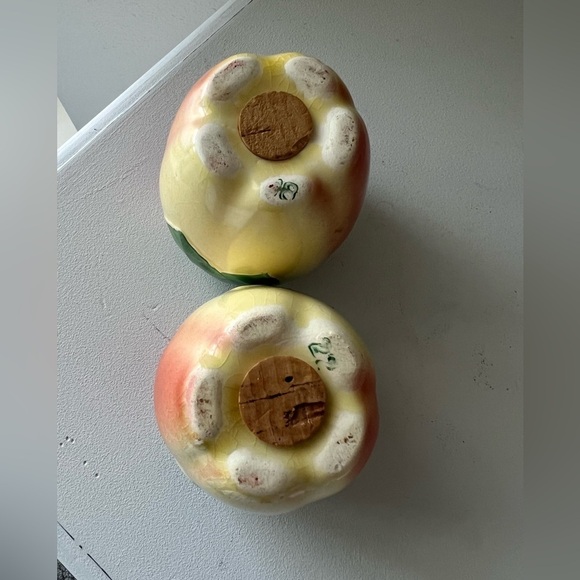 Mid-Century Large Apple Shaped Salt & Pepper Shakers Ceramic. - Picture 4 of 6